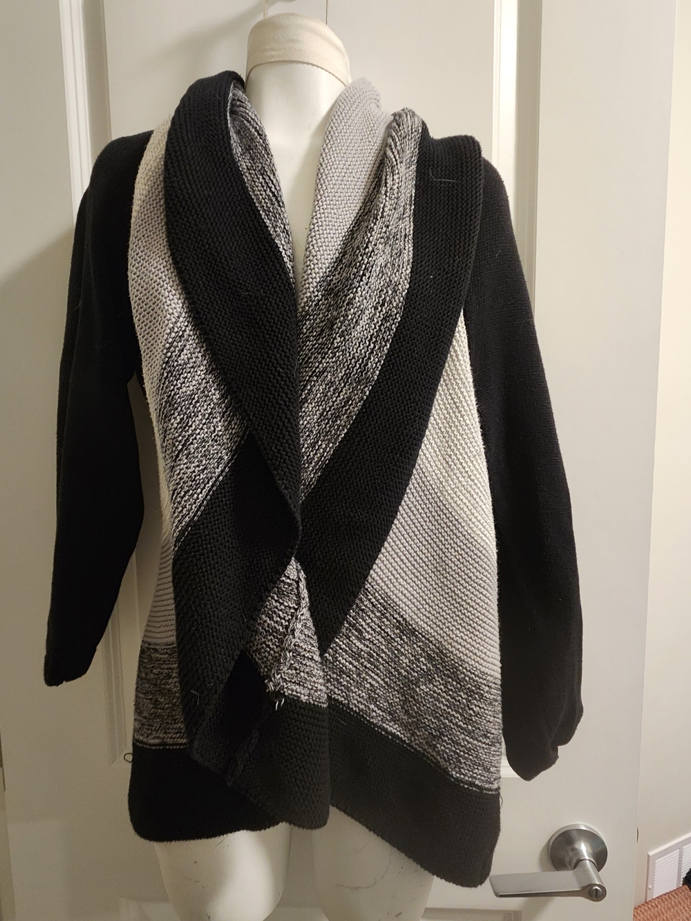 Alia Black & Gray Open-Front Shawl Collar Colorblock Cardigan.  LARGE ( PETIT)